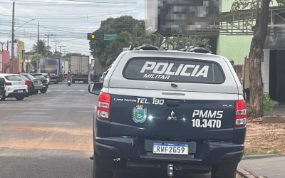 Dois casos na mesma tarde: Morador de rua é denunciado por masturbação na frente de mulher e outro ameaça clientes com faca em loja de departamentos