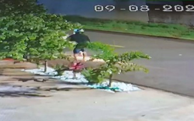 Só acontece em Três Lagoas: “Amor, comprei pedras pro jardim”. Ladrão paisagista passa de moto, escolhe as pedras e leva para casa  