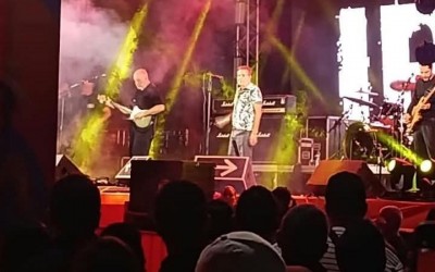 Apesar de trocar nome de Três Lagoas pela cidade de “Sete Lagoas”, Grupo Ira levanta público com clássicos do rock nacional na Festa do Folclore