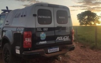 Fogo, crack e prisão: Servidor público da área da saúde é flagrado saindo de área de eucaliptos em chamas na região de Três Lagoas