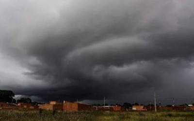 Prefeito de Três Lagoas diz que vem melhorando a tecnologia: Será que a cidade está preparada para ventos de até 80 Km/h previstos para esta quarta-feira?