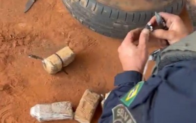 “Não vão achar”...Polícia desmonta estepe de carro e encontra mais de um quilo de cocaína em Três Lagoas