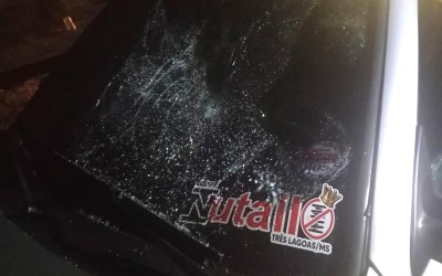 Em Três Lagoas, mulher alega traição, retira R$ 10 mil da conta do ex, “tora” cartão de crédito, quebra carro e ateia fogo em residência