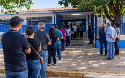 Candidatos têm preferência na fila de votação e não precisam aguardar como os demais eleitores
