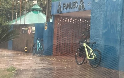 Chuva atrasa agenda de candidatos a deputado estadual e deixa movimento tímido nas escolas de Três Lagoas