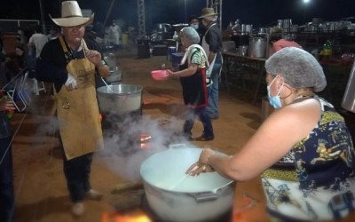 VEJA O VÍDEO: Guerreiro será o cozinheiro da cavalgada de Brasilândia neste domingo e vai preparar almoço tropeiro para o público