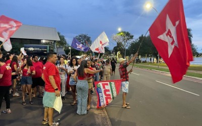 VEJA O VÍDEO: Apoiadores de Lula realizam ato político na circular da Lagoa Maior, em Três Lagoas