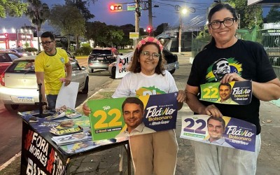 VEJA O VÍDEO: Apoiadores de Flávio Bolsonaro realizam adesivaço em Três Lagoas e anunciam encontro político para o dia 17