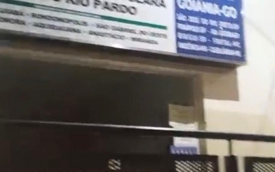 VEJA O VÍDEO: Passageiro denuncia falta de atendimento noturno nos guichês da rodoviária de Três Lagoas e questiona: “Quem não tem dinheiro vai dormir onde?