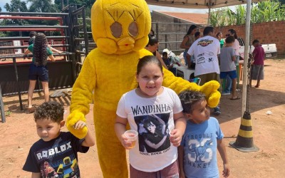 VEJA O VÍDEO: Bolo gigante, brinquedos e muita diversão marcam festa do Dia das Crianças no bairro Vila Haro, em Três Lagoas