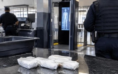 Tentaram levar cocaína para os companheiros presos, mas scanner flagra droga escondida nas partes íntimas de duas mulheres em Três Lagoas