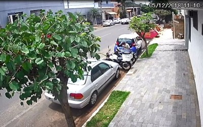 Câmera de monitoramento registra furto de moto no São Jorge