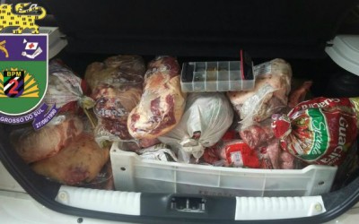 Trio furta carnes de restaurante, tentam fugir da polícia e dois acabam presos em Brasilândia