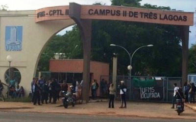 UFMS continua invadida e MEC decide até amanhã sobre data do Enem