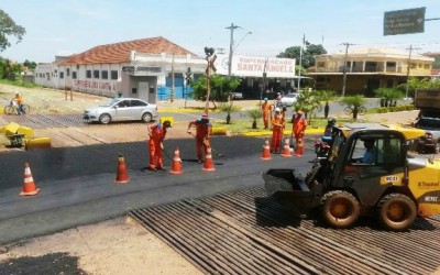 Limpeza é feita nos trilhos para governador impedir de vez a passagem dos trens 
