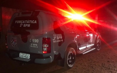 Vítima de agressão, mulher se tranca no banheiro para fugir de autor