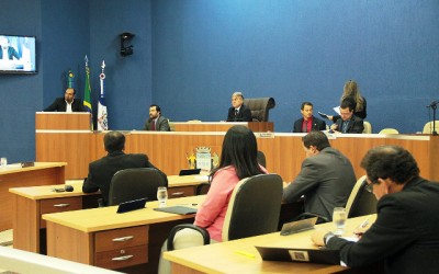 Projetos obrigam hospitais a informar sobre uso de bebidas e entorpecentes e garantir acompanhante no parto  