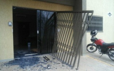 Mais uma empresa de Rafaat é atacada e família se refugia em fortaleza