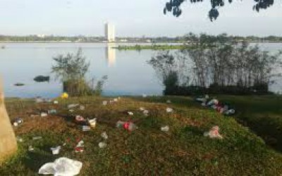 Proposta quer punir com multa quem for flagrado jogando lixo em locais públicos