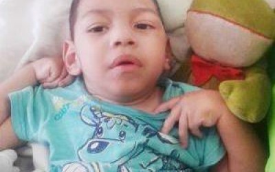 Criança de 3 anos precisa de doações para fazer cirurgia na Tailândia