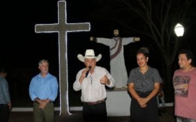 Administração Municipal inaugura iluminação Natalina na Praça do Jupiá