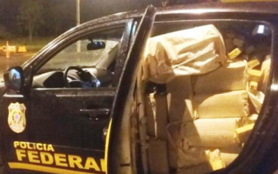Falsa viatura da Polícia Federal carregava 1 tonelada de maconha 
