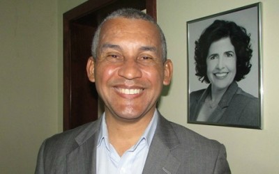 Assessor de Comunicação presta serviços à imobiliária durante o horário de trabalho da Prefeitura