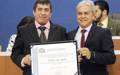 Câmara outorga títulos de cidadão e diploma de honra ao mérito