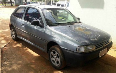 Carro usado em fuga por acusado de execução é apreendido e proprietário preso