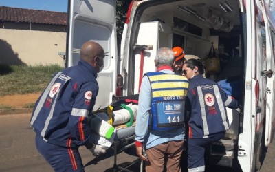 Homem sofre fratura no pé em acidente envolvendo duas motos