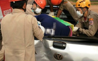 Motociclista bate violentamente em veículo na BR-262