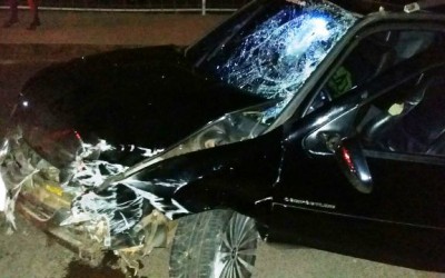 Suposto racha entre Jetta e Parati termina com acidente e uma pessoa gravemente ferida 