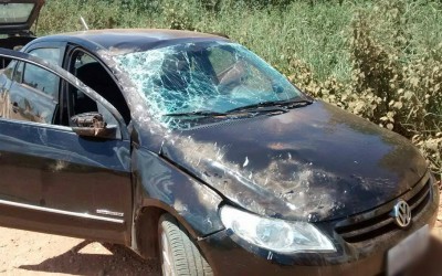 Em capotamento, casal fica ferido ao retornar para fazenda