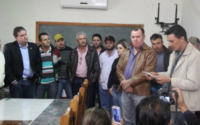 Deputado Eduardo Rocha se reúne com produtores e vereadores em Caarapó