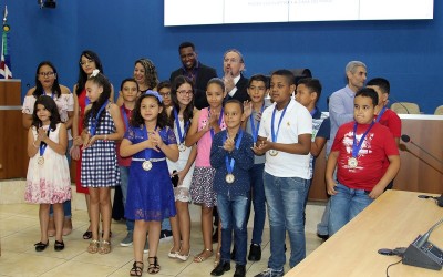 Alunos da REME recebem medalha “Professora Zenaide Nogueira Fabbri”