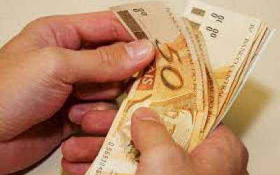Governo aumenta salário mínimo para R$ 937