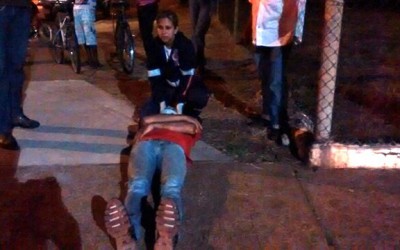 Em acidente envolvendo motos, jovem fica ferido