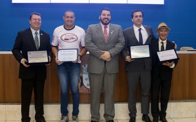 Câmara faz homenagem a profissionais e atletas