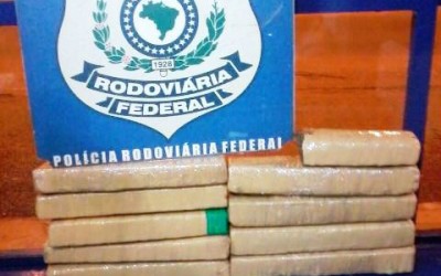 P.R.F. apreende 10 quilos de maconha em ônibus na BR 262