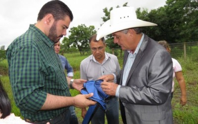 Prefeito se reúne com secretários, diretores e vereadores para solucionar impasse sobre materiais depositados na Incubadora