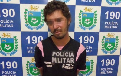 Ladrão entra para furtar, dorme e é acordado pelo dono da casa 