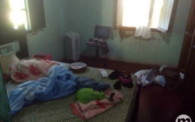 Moradora sai para trabalhar e bandido entra pelo telhado e rouba joias