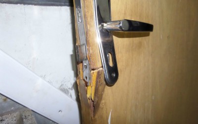 R$ 300 em dinheiro, celular e roupas são levados de residência no bairro Vila Nova 