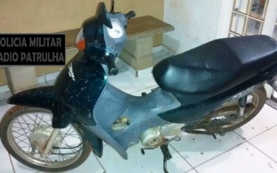 Moto é furtada na frente de escola e depois é abandonada no mesmo local