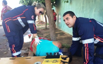 Acidente entre moto e carro deixa homem de 49 anos ferido no Santa Terezinha 