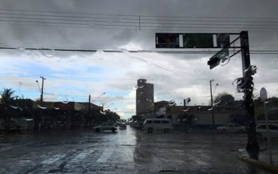 Chuva fraca causa “pane” em semáforo da Filinto Muller