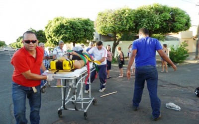 Sinalização confusa em cruzamento causa acidente grave no bairro Vila Nova