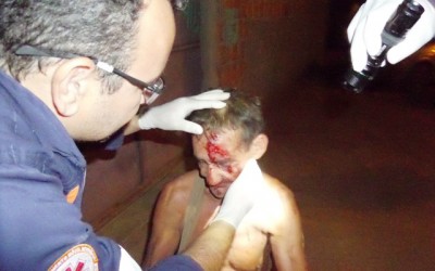 Idoso paga rodada de pinga e depois é agredido e assaltado por “amigos” de bar 