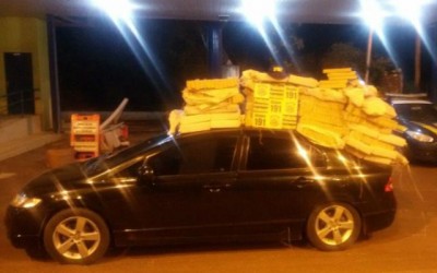 Homem é preso com quase meia tonelada de maconha em carro roubado