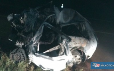 Ex. sub-gerente do Big Mart morre carbonizado ao bater carro de frente com carreta